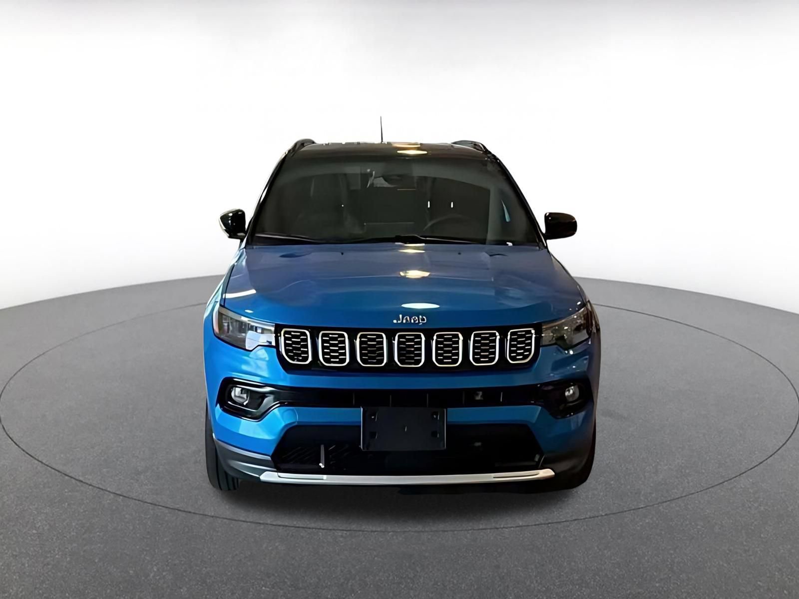 Used 2025 Jeep Compass Limited AWD/4WD image 4