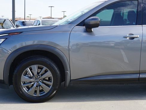 Used 2022 Nissan Pathfinder SV image 10