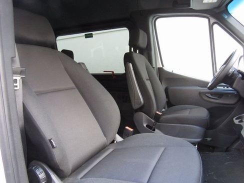 Used 2024 Mercedes-Benz Sprinter 2500 image 14