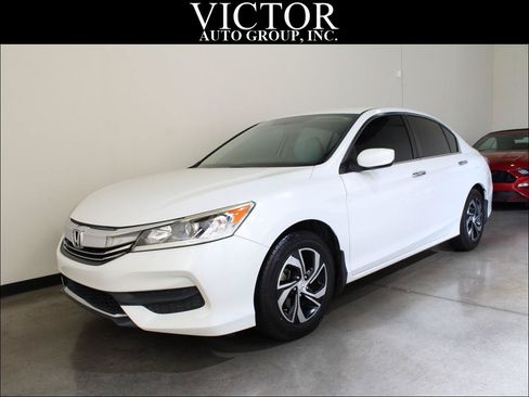 Used 2017 Honda Accord LX image 4