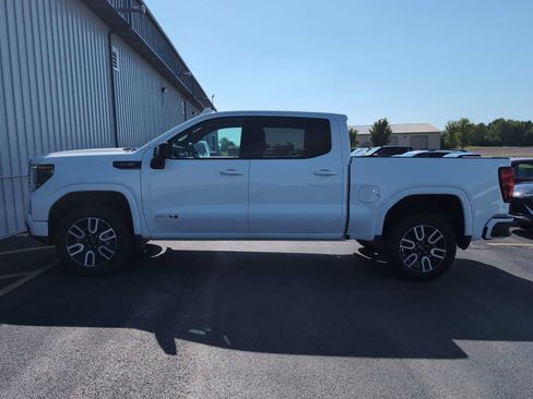 Used 2024 GMC Sierra 1500 AT4 w/ Technology Package AWD/4WD image 11