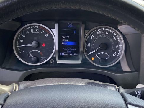 Used 2022 Toyota Tacoma SR5 w/ Technology Package image 33