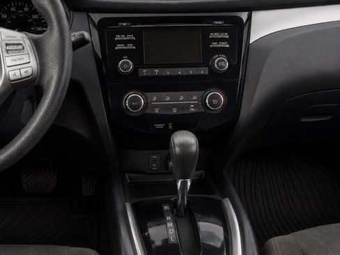 Used 2016 Nissan Rogue SV AWD/4WD image 17