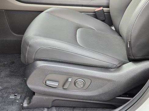 New 2026 Kia Carnival EX image 17