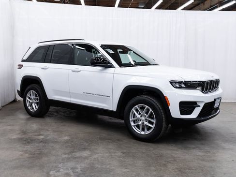 New 2026 Jeep Grand Cherokee Laredo image 1