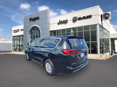 New 2026 Chrysler Pacifica Select FWD image 3