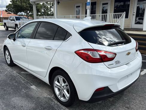 Used 2017 Chevrolet Cruze LT w/ Convenience Package FWD image 3