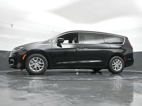 New 2026 Chrysler Pacifica Select FWD image 43