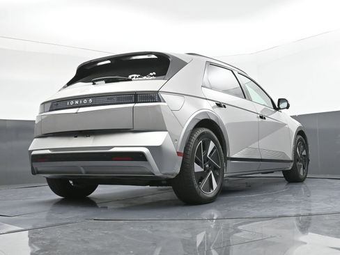 Used 2025 Hyundai Ioniq 5 Limited image 33