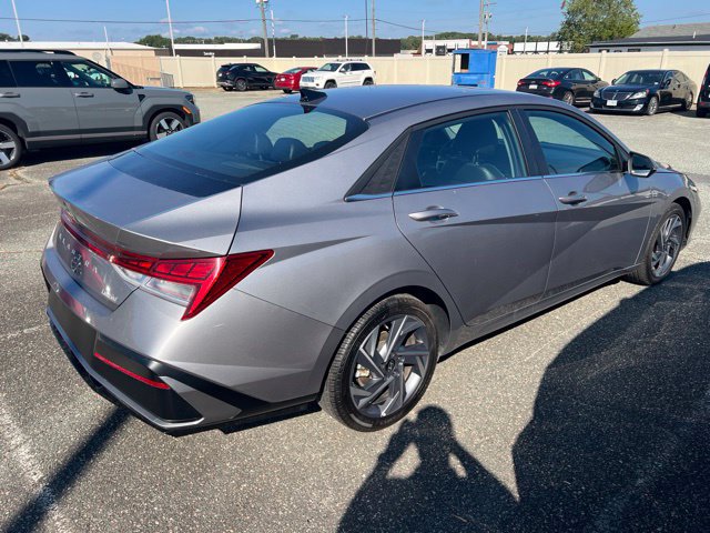 Used 2025 Hyundai Elantra Limited FWD image 4