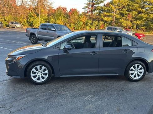 Used 2024 Toyota Corolla LE image 7
