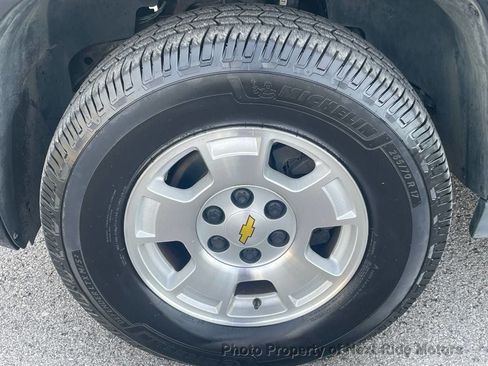Used 2009 Chevrolet Suburban LT AWD/4WD image 27
