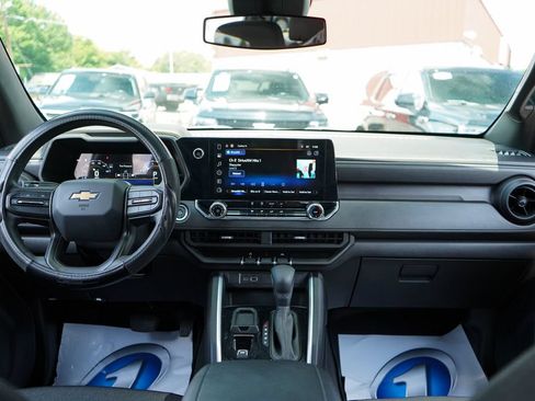 Used 2025 Chevrolet Colorado W/T RWD image 9