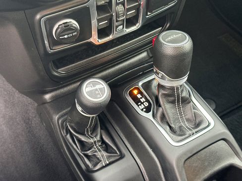 Used 2021 Jeep Gladiator Overland image 31