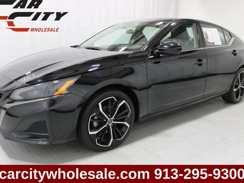 Used 2024 Nissan Altima 2.5 SR FWD image 1
