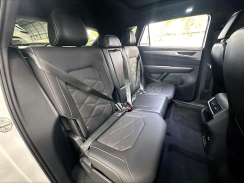 Used 2024 Volkswagen Atlas Cross Sport SE w/ Panoramic Sunroof Package FWD image 27