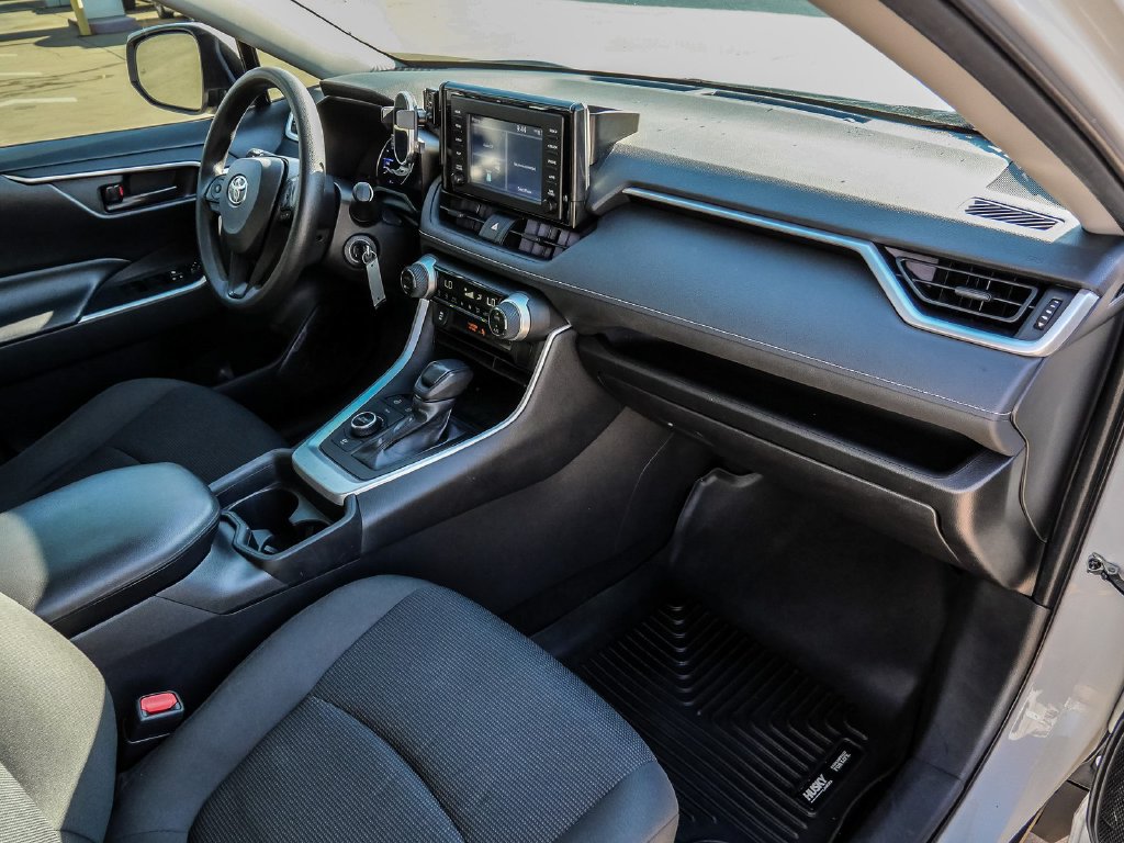 Used 2019 Toyota RAV4 LE AWD/4WD image 16