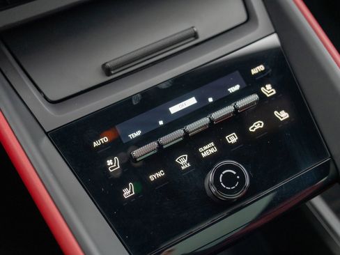 Certified 2025 Porsche Macan Electric image 20