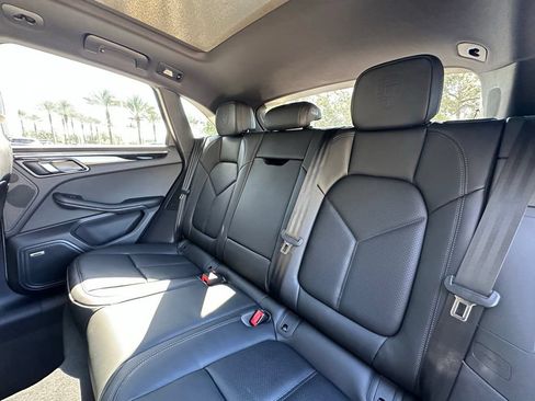 Used 2026 Porsche Macan AWD/4WD image 37