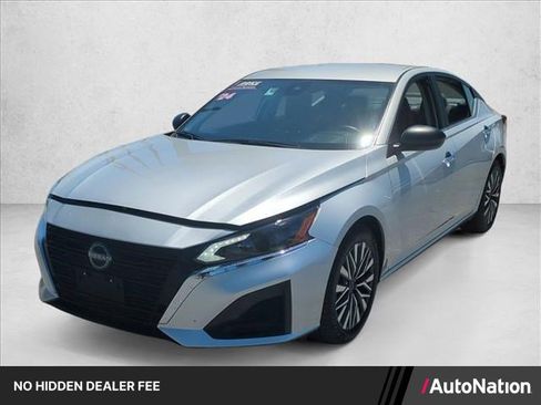 Used 2024 Nissan Altima 2.5 SV FWD image 1