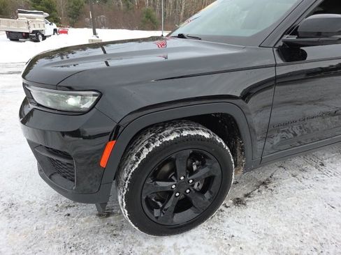 Used 2023 Jeep Grand Cherokee Altitude image 28