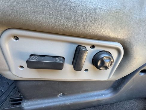 Used 2003 HUMMER H2 w/ Preferred Equipment Group image 23