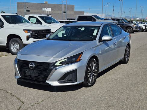 Used 2023 Nissan Altima 2.5 SV FWD image 8