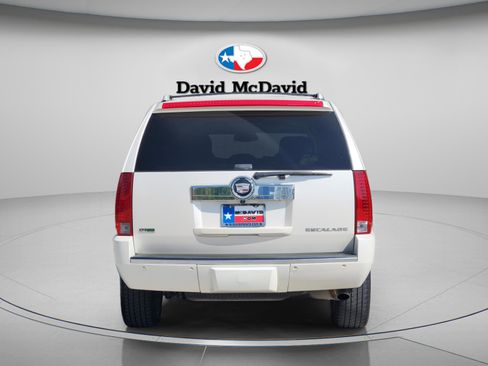 Used 2010 Cadillac Escalade Luxury image 5