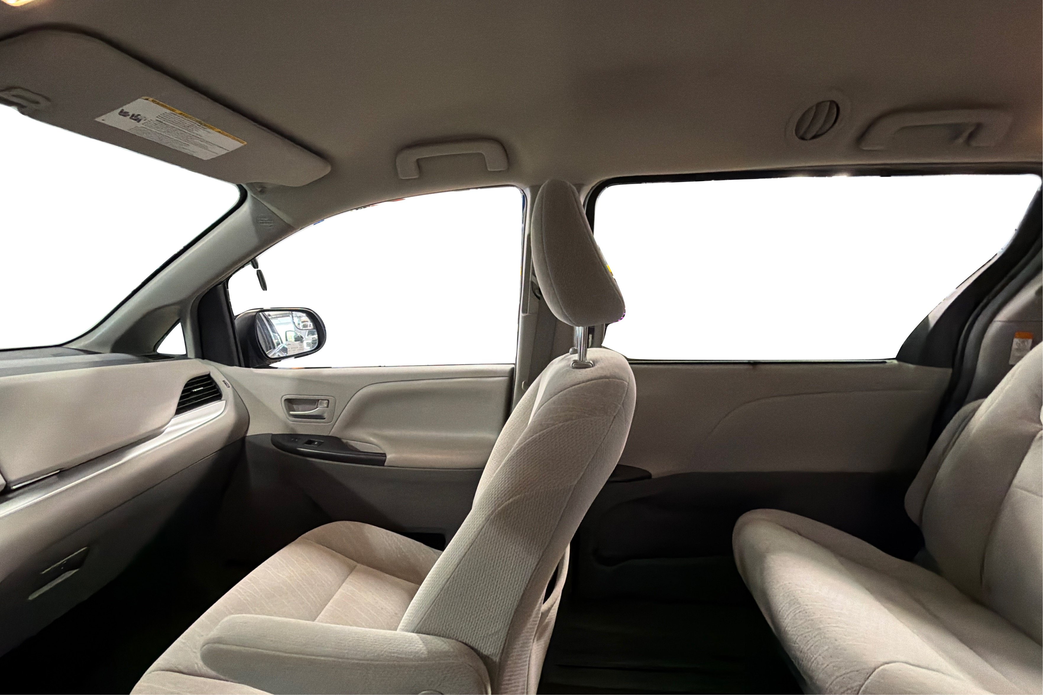 Used 2019 Toyota Sienna LE FWD image 36