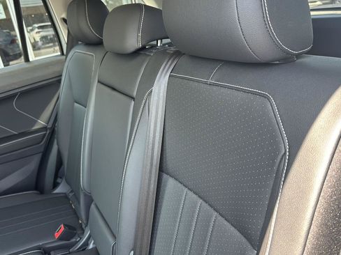 Used 2023 Volkswagen Tiguan SE AWD/4WD image 8