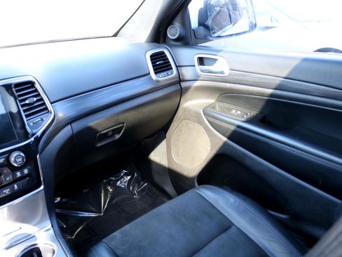 Used 2019 Jeep Grand Cherokee Altitude image 33