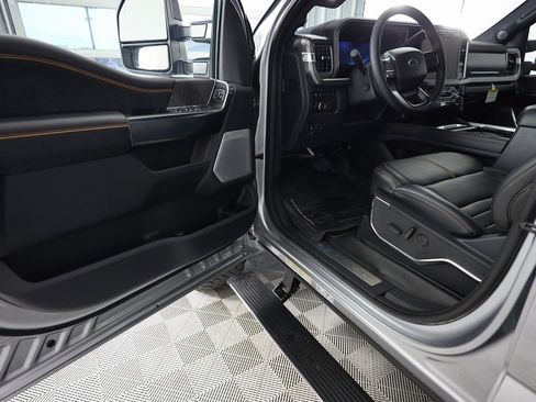 Used 2024 Ford F450 Platinum w/ FX4 Off-Road Package image 15