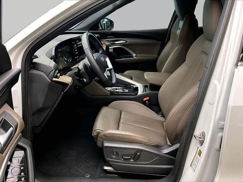 Certified 2025 Audi Q5 Premium Plus w/ Premium Plus AWD/4WD image 8