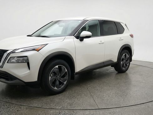 Used 2025 Nissan Rogue SV FWD image 3