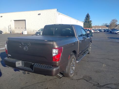 Used 2019 Nissan Titan SL w/ Chrome Package image 3