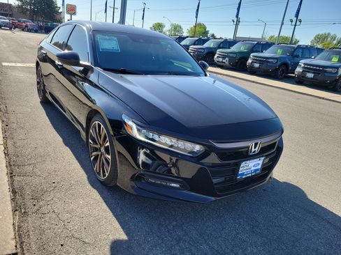 Used 2019 Honda Accord Touring image 6