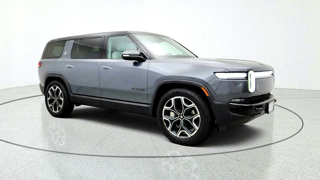 Used 2025 Rivian R1S Adventure Dual AWD/4WD image 3