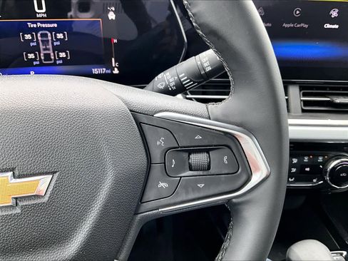 Used 2025 Chevrolet Trax LT w/ LT Convenience Package image 23