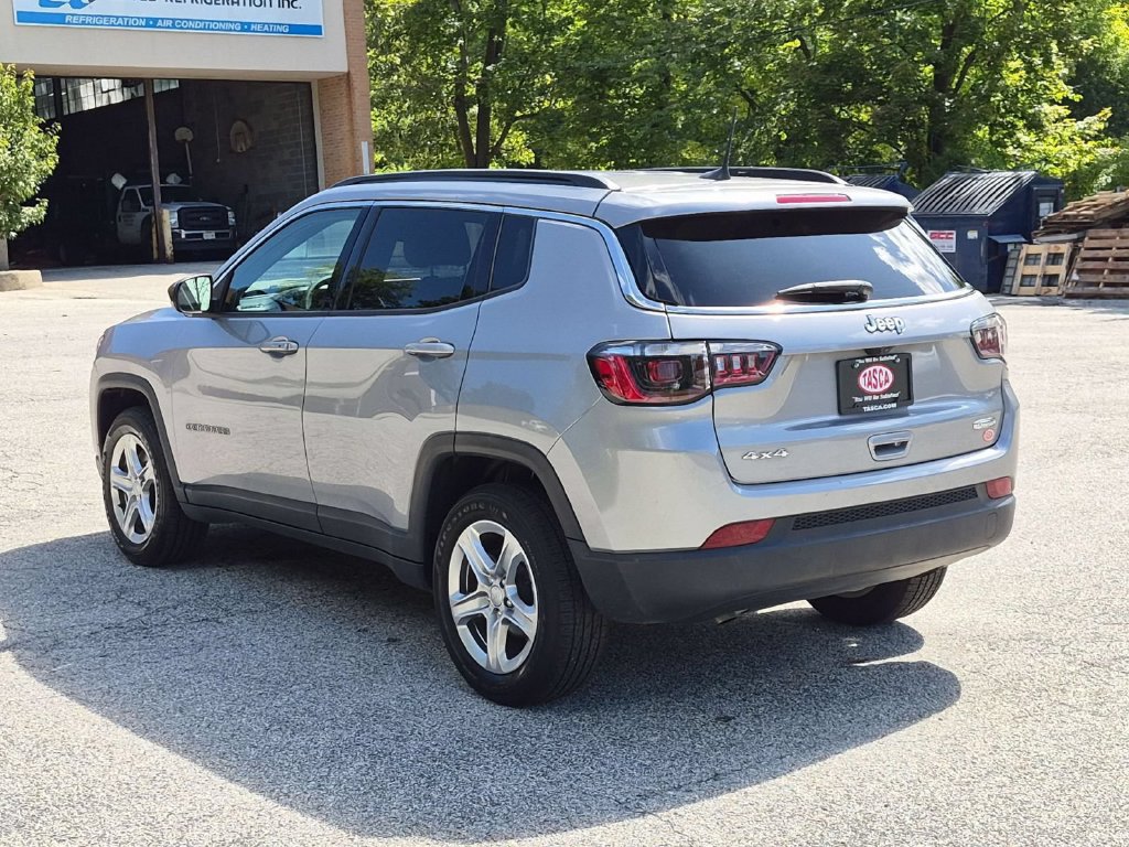 Used 2023 Jeep Compass Latitude AWD/4WD image 3