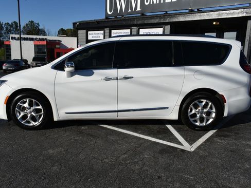 Used 2020 Chrysler Pacifica Limited image 9
