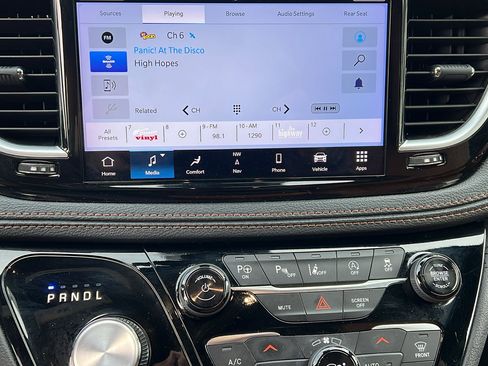 Used 2024 Chrysler Pacifica Pinnacle image 33