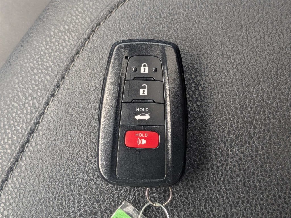 Used 2022 Toyota Camry XLE FWD image 40