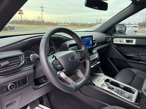 Used 2024 Ford Explorer ST-Line w/ Class IV Trailer Tow Package image 10