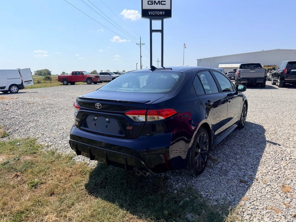 Used 2023 Toyota Corolla SE FWD image 3