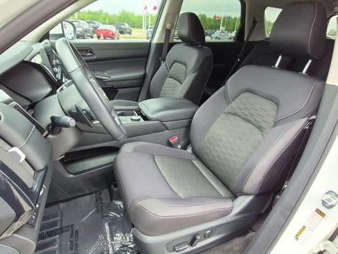 Used 2024 Nissan Pathfinder SV AWD/4WD image 11