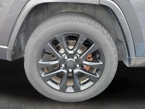 Used 2018 Jeep Grand Cherokee Altitude RWD image 28