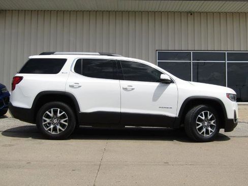 Used 2023 GMC Acadia SLT w/ Technology Package FWD image 2