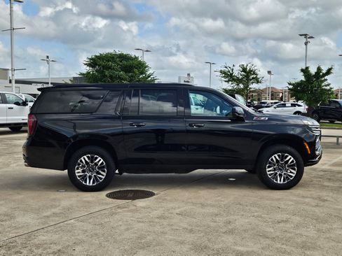 Used 2025 Chevrolet Suburban Z71 image 2