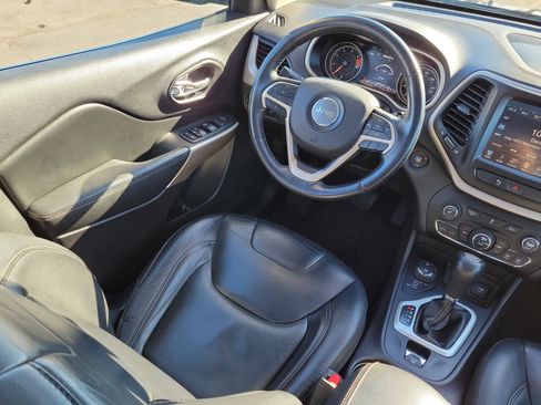 Used 2018 Jeep Cherokee Limited image 14