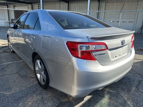 Used 2013 Toyota Camry SE image 3